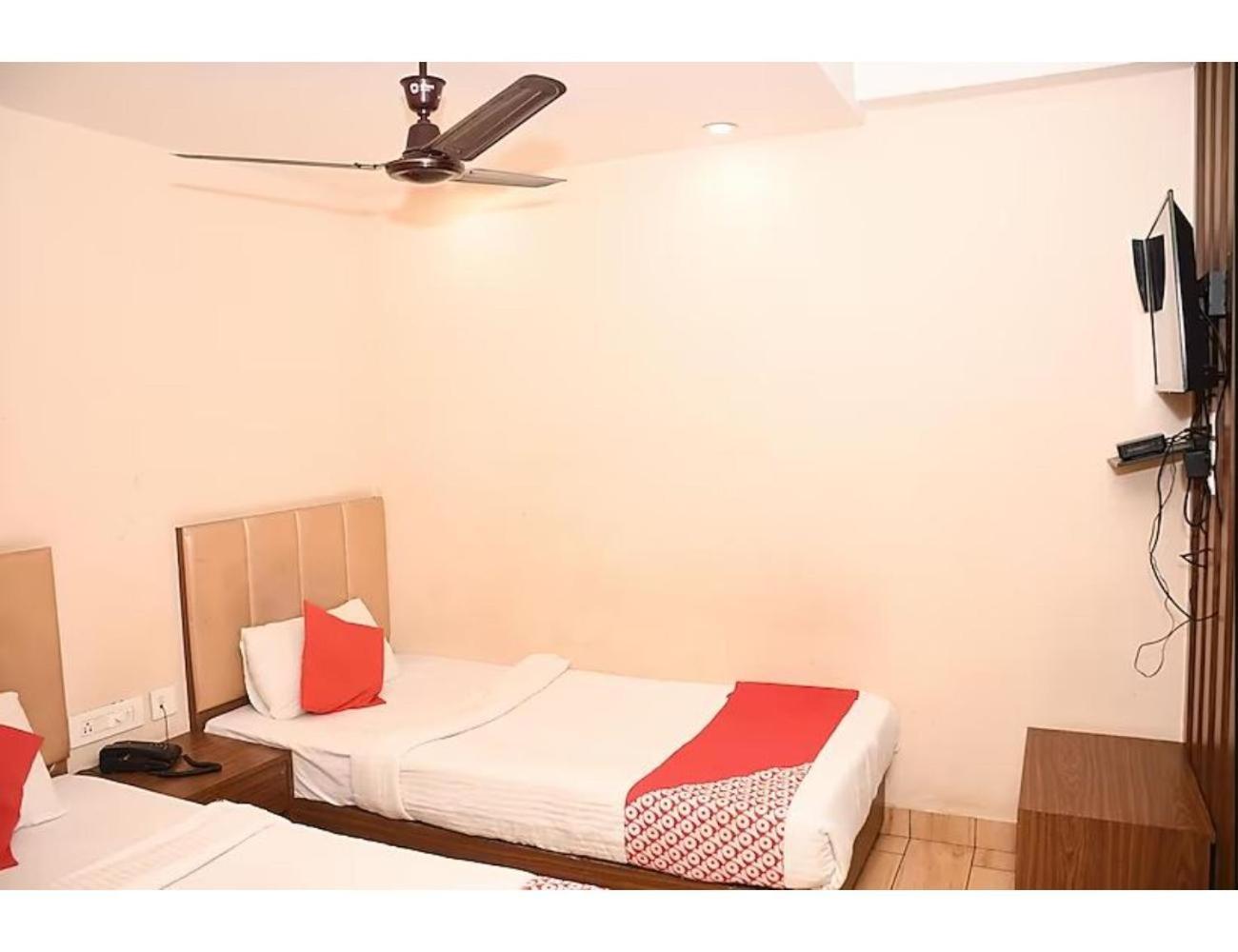 Sona Lodge, Siliguri Buitenkant foto