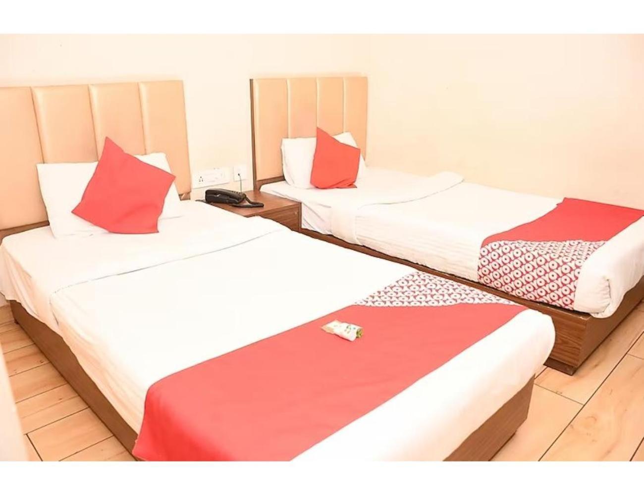 Sona Lodge, Siliguri Buitenkant foto