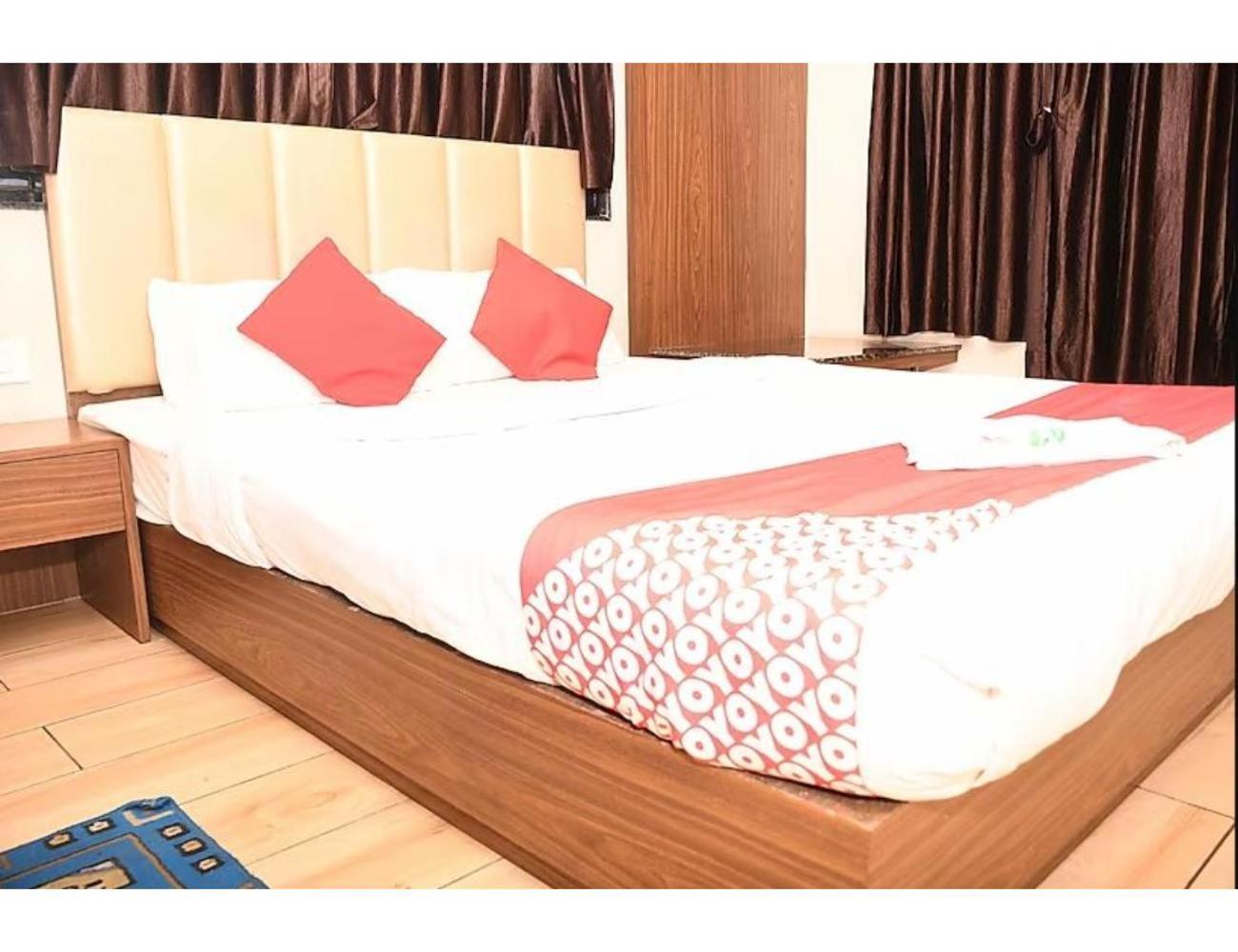 Sona Lodge, Siliguri Buitenkant foto